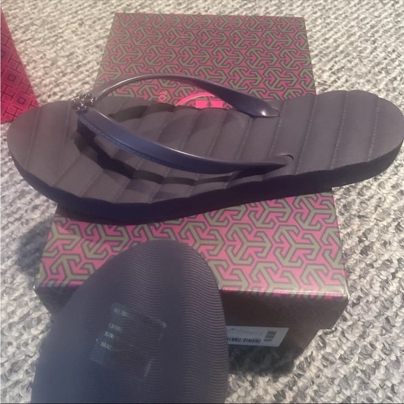 NWB Tory Burch Kira Thin Flip Flops, Size 8 Color Deep Purple 502 - Picture 2 of 11